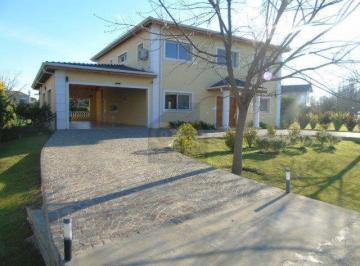 Casa · 223m² · 5 Ambientes · 4 Cocheras · Casa de Gran Calidad y Diseño en Venta Ubicado en Los Jazmines, Pilar del Este, G. B. a. Zona Norte