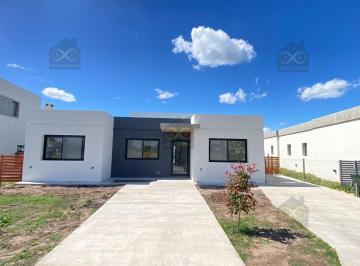 Casa · 165m² · 5 Ambientes · 1 Cochera · Casa en Venta en Santa Elisa, Pilar del Este, Pilar