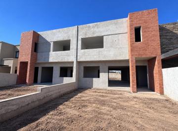 Casa · 202m² · 7 Ambientes · 2 Cocheras · Dúplex Gigante en Terrazas de Manantiales, Llave en Mano, Pileta!