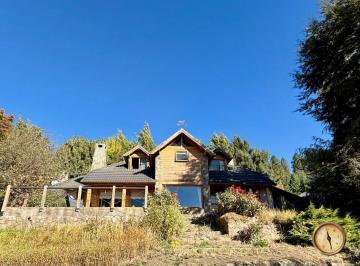 Casa · 230m² · 5 Ambientes · 1 Cochera · Casa de Tres Dorm. - 230 m² en Lote de 2163 m² - Faldeos del Chapelco