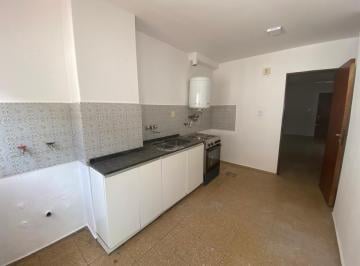 Departamento · 75m² · 3 Dormitorios · Alquiler Departamento - 3 Dorm. C/ Patio - B° Centro