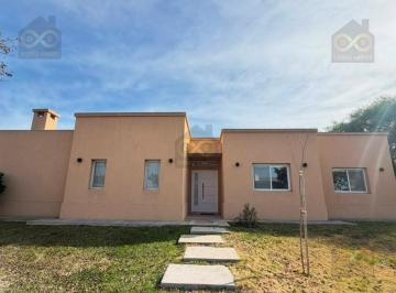 Casa · 133m² · 4 Ambientes · 1 Cochera · Casa en Venta en San Ramiro, Pilar del Este, Pilar