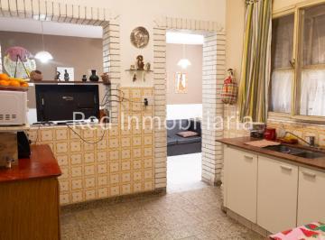 Casa · 190m² · 3 Ambientes · 2 Cocheras · Casa 5 Amb en Ciudadela con Patio, Cochera y Depto 2 Amb.
