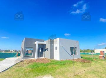 Casa · 105m² · 4 Ambientes · 1 Cochera · Casa en Venta en Santa Sofía, Pilar del Este, Pilar