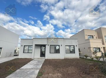Casa · 137m² · 5 Ambientes · 1 Cochera · Casa en Venta en Santa Elisa, Pilar del Este, Pilar