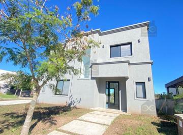 Casa · 152m² · 5 Ambientes · 2 Cocheras · Casa en Venta en Santa Elena, Pilar del Este, Pilar