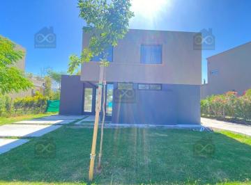 Casa · 154m² · 4 Ambientes · 1 Cochera · Casa en Venta en Santa Lucia, Pilar del Este, Pilar