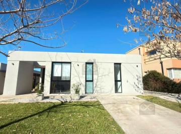 Casa · 110m² · 3 Ambientes · 1 Cochera · Casa en Venta en Santa Elena, Pilar del Este, Pilar