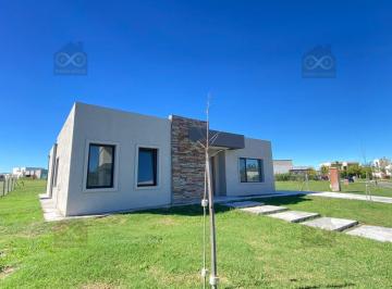 Casa · 153m² · 4 Ambientes · Casa en Venta en Santa Lucia, Pilar del Este, Pilar