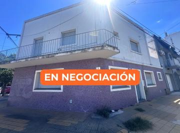 Casa · 179m² · 4 Ambientes · 1 Cochera · Casa de 3 Dorm. y Cochera en Barrio Recoleta