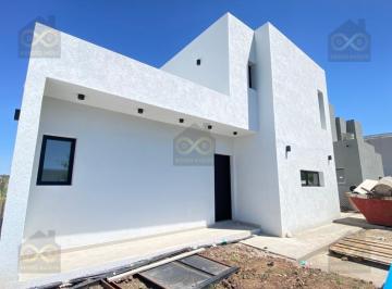 Casa · 177m² · 5 Ambientes · 1 Cochera · Casa en Venta en Santa Lucia, Pilar del Este, Pilar