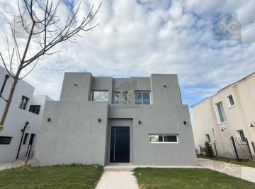 Casa · 177m² · 4 Ambientes · 1 Cochera · Casa en Venta en Santa Lucia, Pilar del Este, Pilar