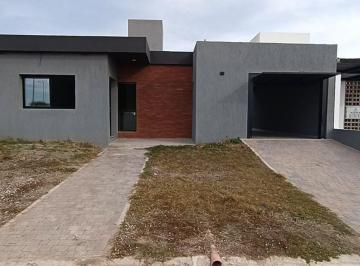 Casa · 136m² · 4 Ambientes · 2 Cocheras · Venta Casa Manantiales 2 Dorm. Cochera Patio