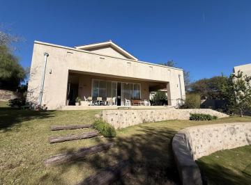 Casa · 420m² · 8 Ambientes · 1 Cochera · Venta Casa 4 Dorm. La Rufina Apta Credito