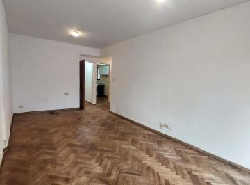Departamento · 60m² · 2 Ambientes · Departamento en Alquiler un Dormitorio Amplio Centro Balcón Baulera.