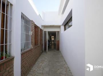 DOMUS BIENES RAICES VENDE IMPORTANTE PROPIEDAD en calle Adolfo GÃemes al 500, zo · Venta Casa Adolfo Guemes Al 500