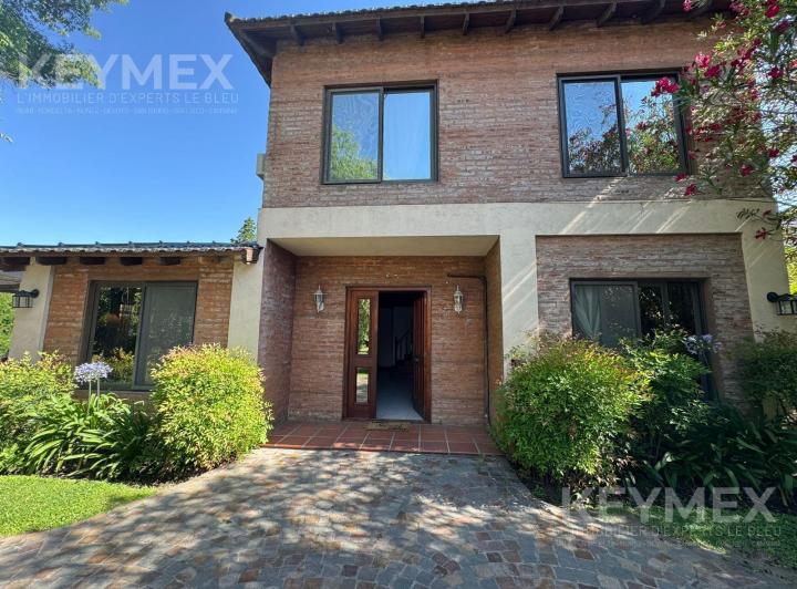 Casa · 650m² · 5 Ambientes · 3 Cocheras