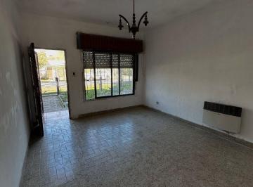 Casa de 4 ambientes, Berazategui · Casa de 2 Dorm. con Patio y Doble Cochera – Kennedy Norte