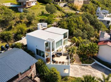 Casa · 350m² · 6 Ambientes · 2 Cocheras · Casa en Donatello