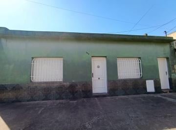 Casa · 108m² · 4 Ambientes · Venta Casa 4 Amb C /parque en Tablada Apto Credito