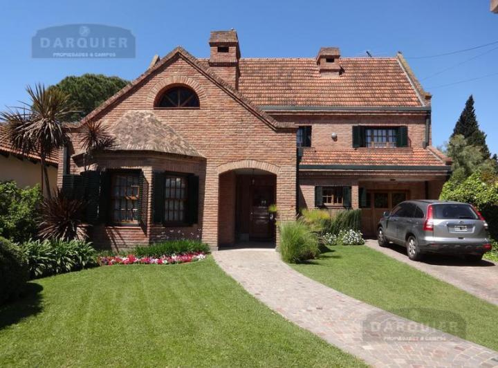 Casa · 904m² · 4 Dormitorios