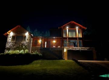 Casa · 265m² · 5 Ambientes · 2 Cocheras · Venta Casa San Martín de Los Andes. Chapelco Golf