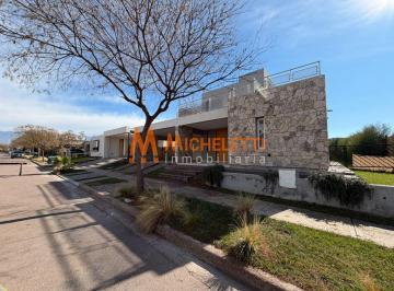 Casa · 300m² · Casa en Venta Barrio Aguribay