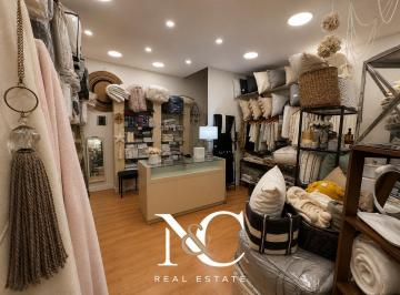 Local comercial · 40m² · 2 Ambientes · Local en Av Rivadavia