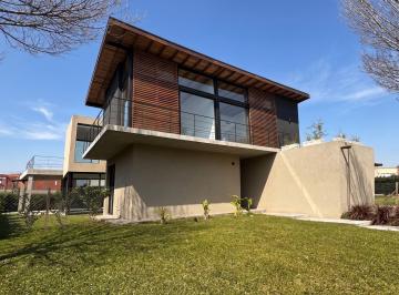 Casa · 234m² · 5 Ambientes · 2 Cocheras · Casa en Venta 4 Dorm. Barrio Ayres Plaza Lote