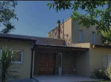 Casa · 150m² · 5 Ambientes · 1 Cochera · Casa Chalet en Alquiler en Santa Guadalupe, Pilar, G. B. a. Zona Norte