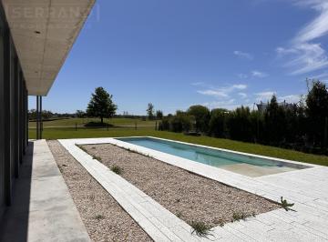 Casa · 230m² · 6 Ambientes · 3 Cocheras · Alquiler Casa con 4 Dorm. en El Cantón Golf, Escobar