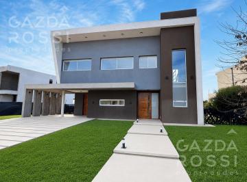 Casa · 270m² · 5 Ambientes · 4 Cocheras · Casa en Terralagos, Sector Laguna