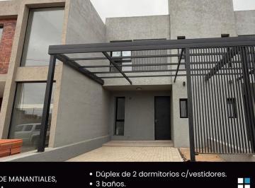 Casa · 115m² · 5 Ambientes · 1 Cochera · Duplex en Venta en Cuesta de Manatiales. 2 Dorm. 3 Baños. Cochera.