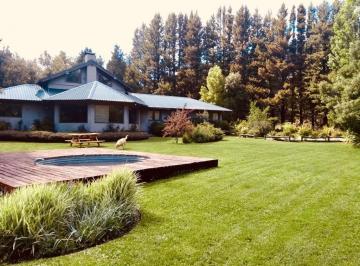 Casa · 217m² · 5 Ambientes · 2 Cocheras · Casa de 4 Dorm. en Alquiler Turistico - Villa Lago Gutierréz - Bariloche.