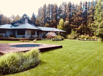 Casa · 217m² · 5 Ambientes · 2 Cocheras · Casa de 4 Dorm. en Alquiler Turistico - Villa Lago Gutierréz - Bariloche.