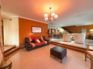 Casa · 236m² · 6 Ambientes · 2 Cocheras · Venta Importante Casa Tres Dorm. Tandil