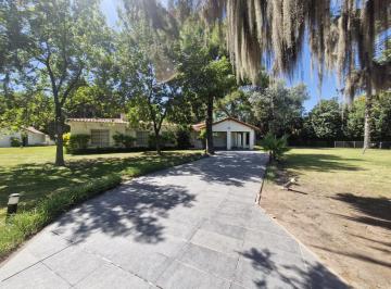 Casa · 457m² · 20 Ambientes · 6 Cocheras · Venta - Casa de Estilo - 5 Dorm. - Casa de Caseros - Vestuarios - Roldan - Cotos de Alameda