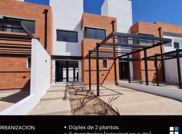 Casa · 130m² · 4 Ambientes · 1 Cochera · Docta Urbanización // 3 Dorm // 3 Baños // 130 m² Cub