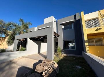 Casa · 150m² · 5 Ambientes · 1 Cochera · Dúplex en Barrio Cerrado La Catalina – 3 Dorm, Asador y Cochera