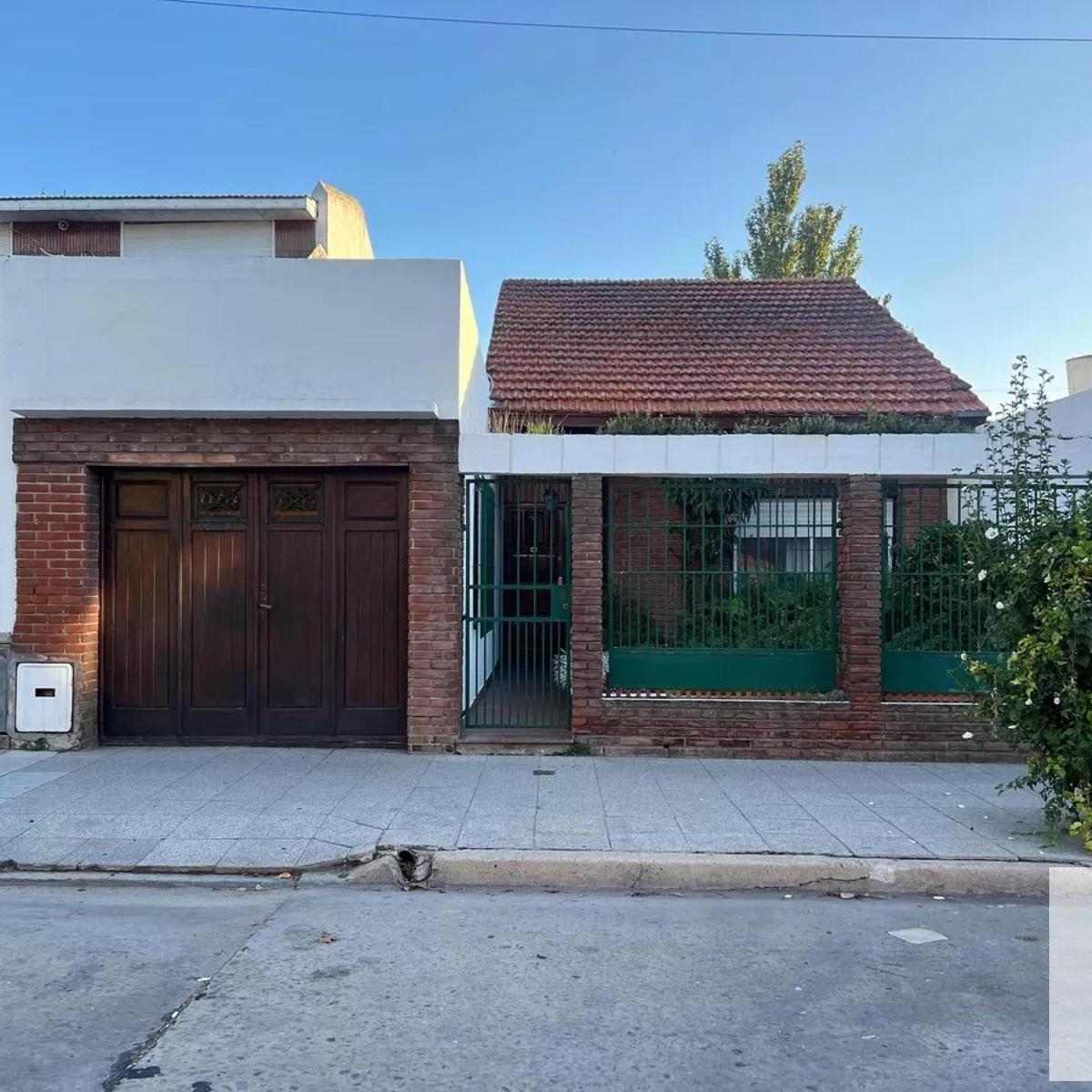 Casa de tres dormitorios en venta sobre calle Belgrano — Don Bosco
