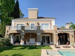 Casa · 184m² · 5 Ambientes · 3 Cocheras · Casa Venta La Delfina