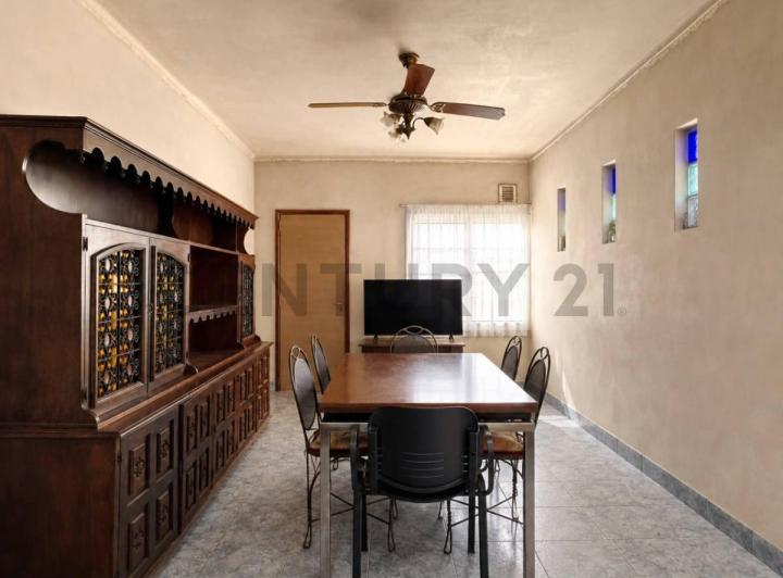 Casa · 31m² · 7 Ambientes · 1 Cochera