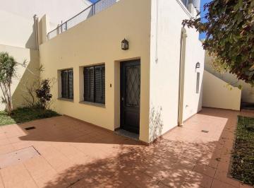 Casa · 50m² · 4 Ambientes · Casa en Alquiler Av Aristobulo 4700