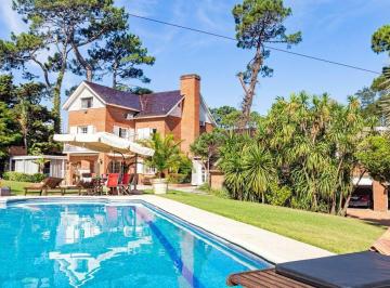 Casa · 623m² · 10 Ambientes · 2 Cocheras · Casa en Venta 6 Dor, Piscina, Gran Parque