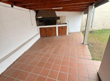 Casa de 4 ambientes, Córdoba · Casa 2 Dorm. + Quincho + Patio | Nuevo Poeta Lugones