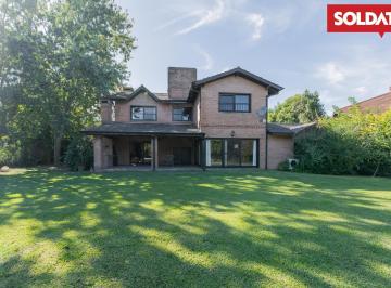Casa · 265m² · 5 Ambientes · 2 Cocheras · La Delfina, 1200 m² Lote. Casa Muy Sólida, 4 Cuartos