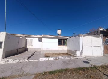 Casa · 130m² · 3 Ambientes · 2 Cocheras · Casa en Las Heras