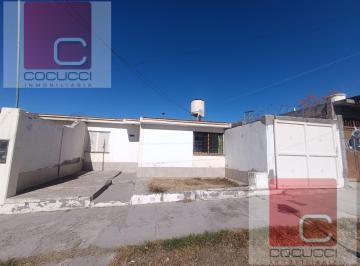 Casa · 130m² · 3 Ambientes · 2 Cocheras · Casa en Las Heras