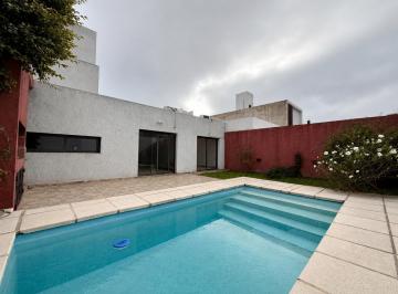 Casa · 162m² · 4 Ambientes · 2 Cocheras · Venta Casa 3 Dorm. con Pileta Miradores de Manantiales