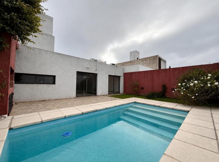 Casa · 162m² · 4 Ambientes · 2 Cocheras